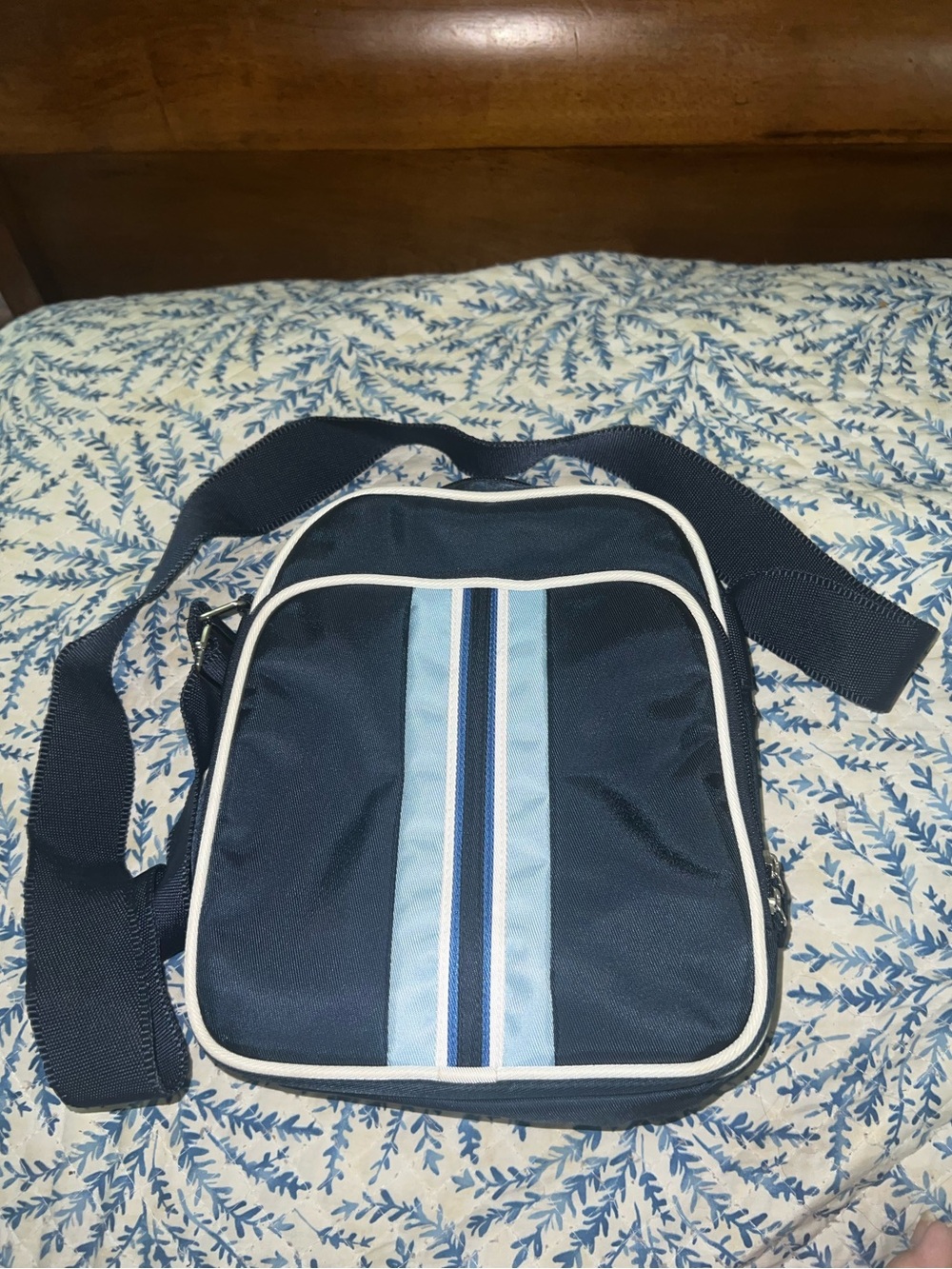 Aeropostale Aero Navy Blue Light Blue Stripe Crossbody Messenger Bag Organizer